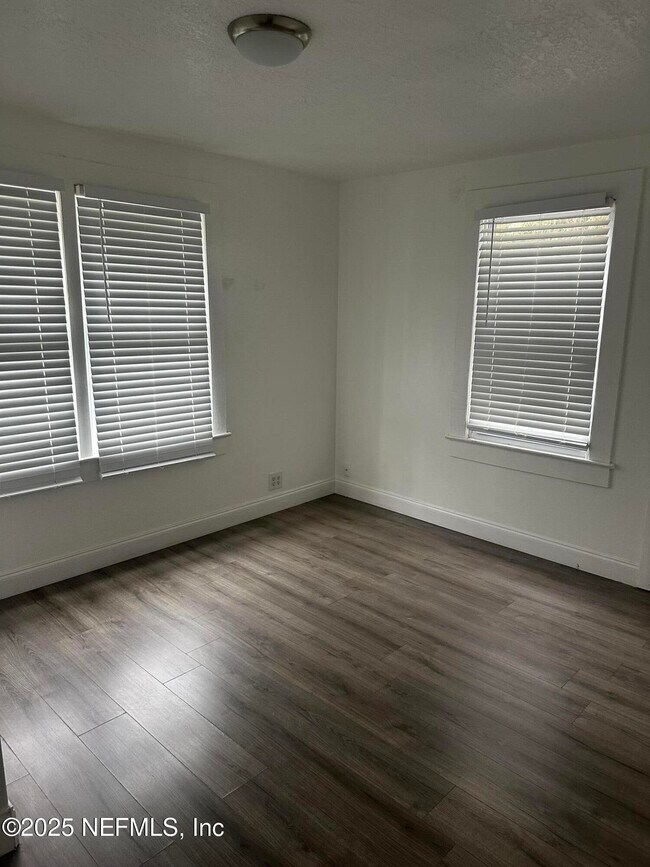 Building Photo - 8543 Fort Caroline Rd