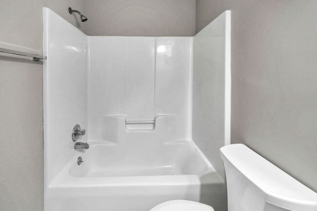 Building Photo - Refined 3-Bedroom Home with New LVP Flooring in Prime West Columbia Location!