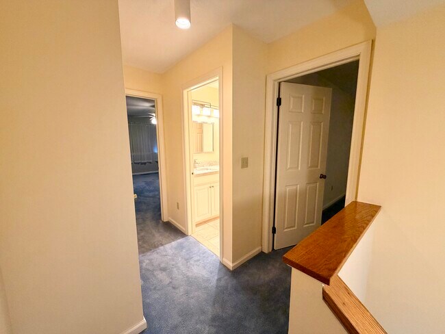 Building Photo - 40 Crossroads Ln