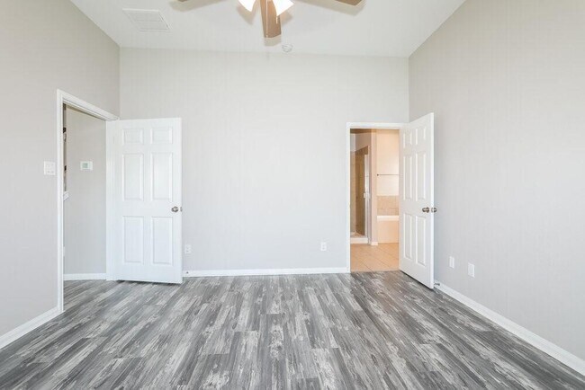 Building Photo - 18446 Sunrise Pines Dr