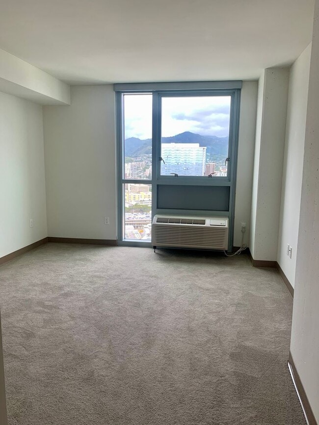 Building Photo - 2 bedroom unit in Kakaako!