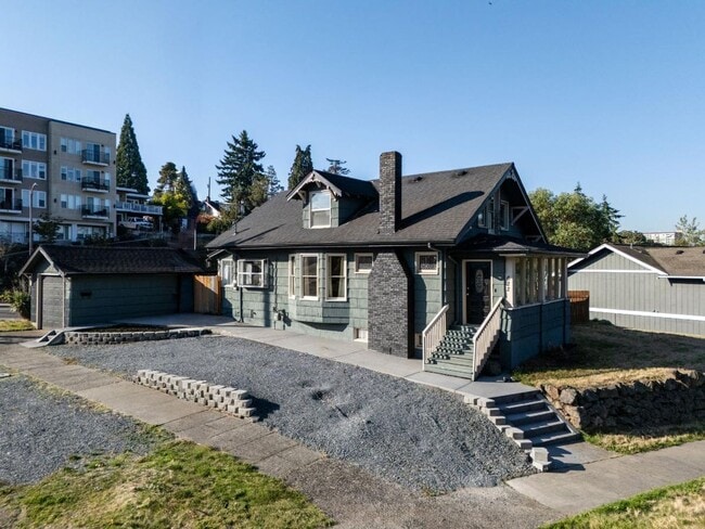 Building Photo - Charming 2-Bed 2-Bath Tacoma Craftsman | S...