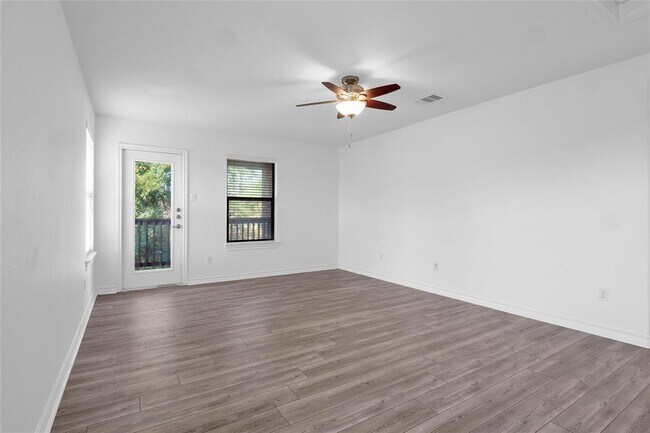 Building Photo - 10217 English Oak Dr