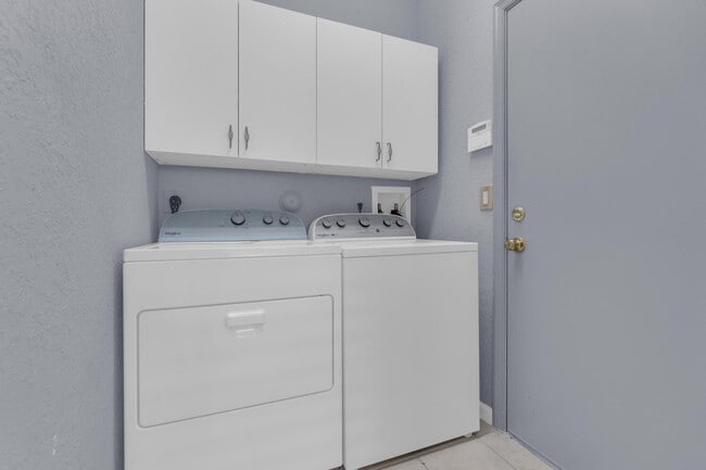 Building Photo - 10664 Royal Caribbean Cir