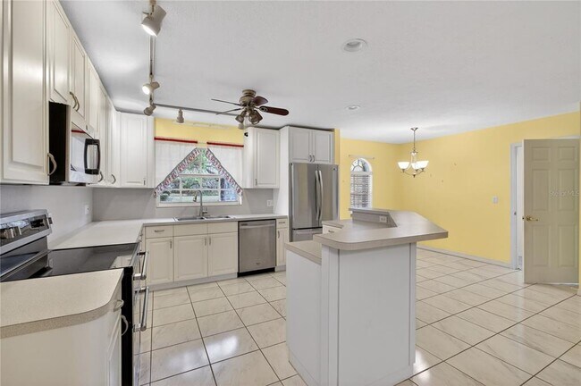 Building Photo - 2065 Oak Beach Blvd