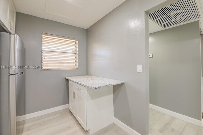 Building Photo - 851 NE 209th Terrace