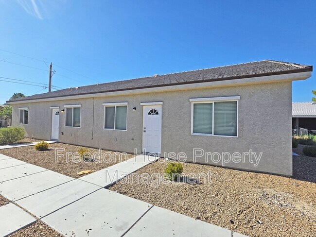 Building Photo - 1121 Sixshooter Ave