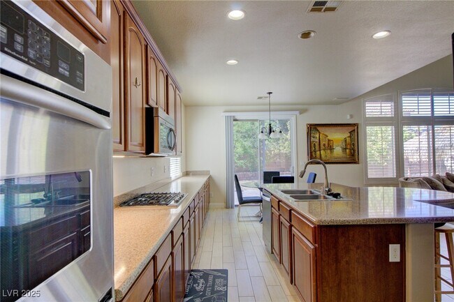 Building Photo - 8925 Monte Oro Dr