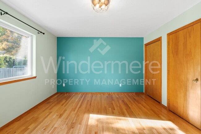 Building Photo - Beautiful 4-Bedroom Home In The South Hill...