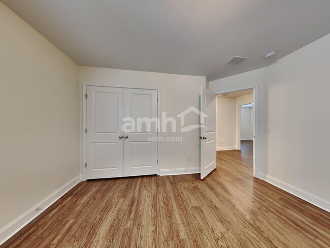 Building Photo - 526 Lateleaf Dr