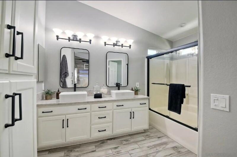 Building Photo - 3358 Lake Cir Dr