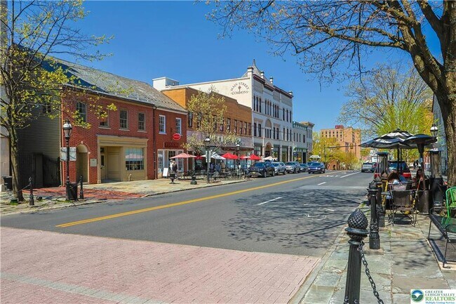 Building Photo - 535 Main St
