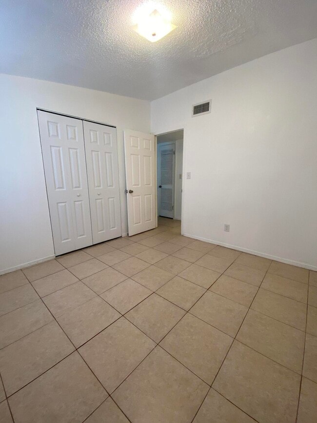 Building Photo - 10457 Omega Cir