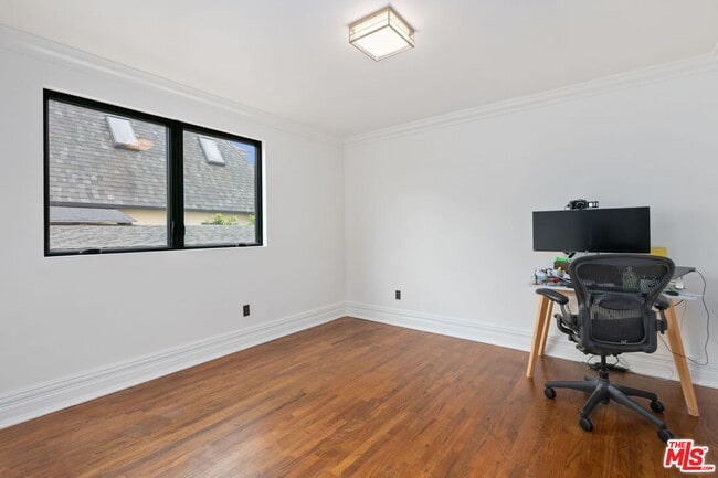 Building Photo - 434 26th St