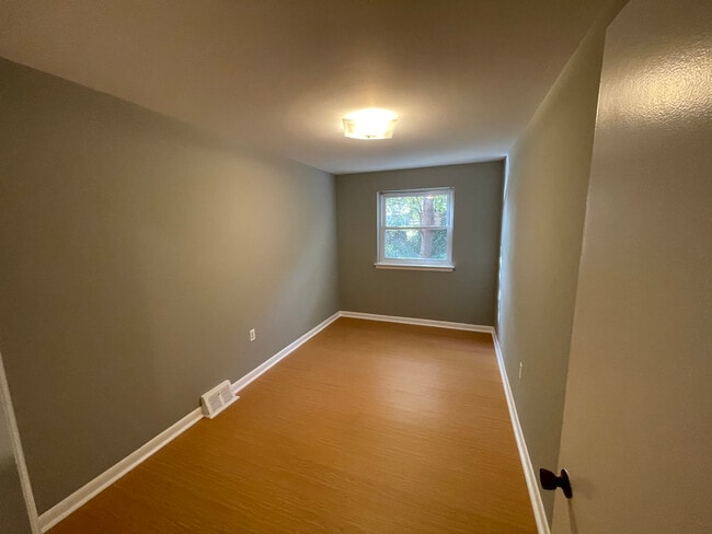 Building Photo - 148 Abbey Ter