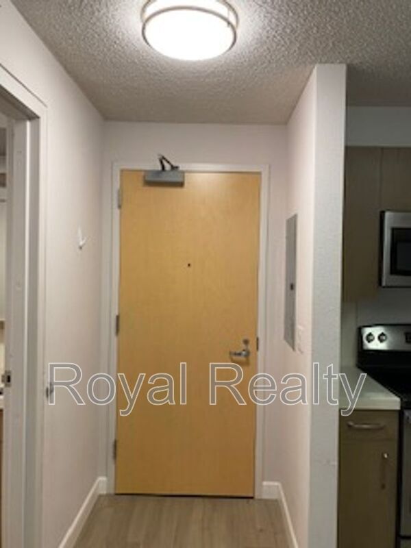 Building Photo - 7000 Hawaii Kai Dr