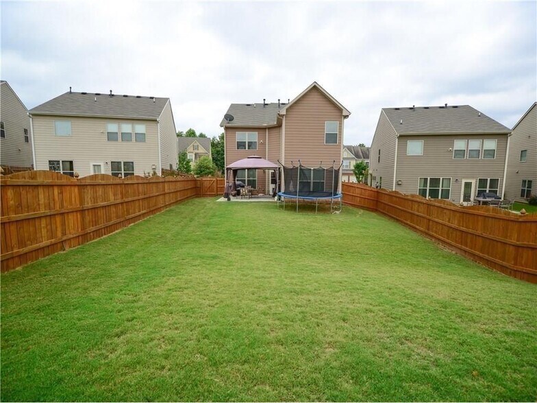 Building Photo - 5940 Weddington Dr