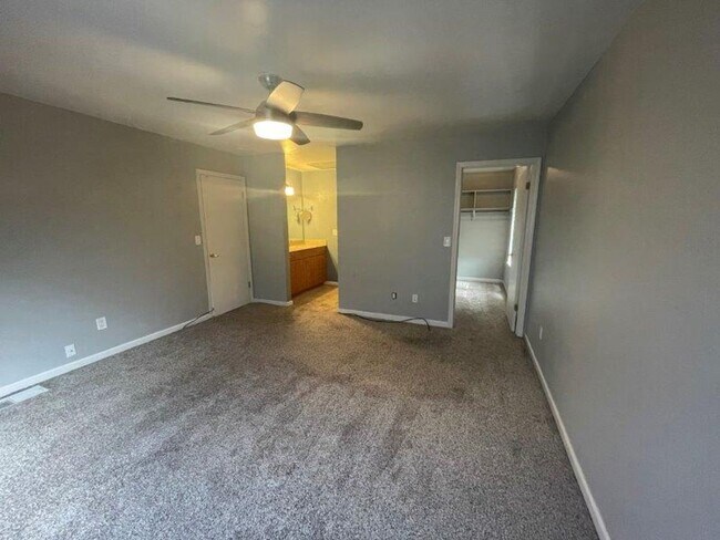 Building Photo - Gorgeous 3 Bedroom1/2 Plex in Elk Grove