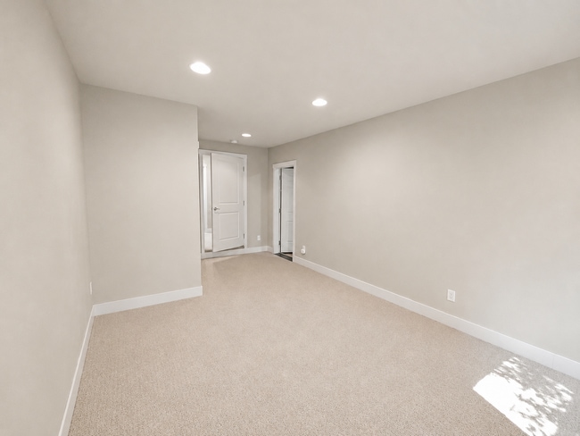 Building Photo - Light-Filled Bend Split-Level with Mountain Views & Flexible Space