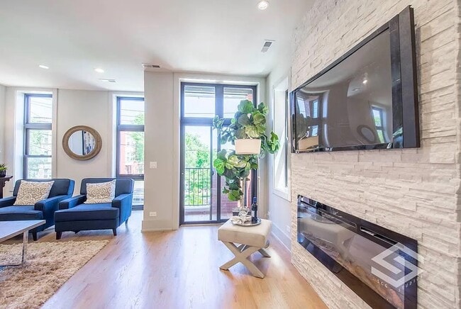 Building Photo - 4226 S Ellis Ave