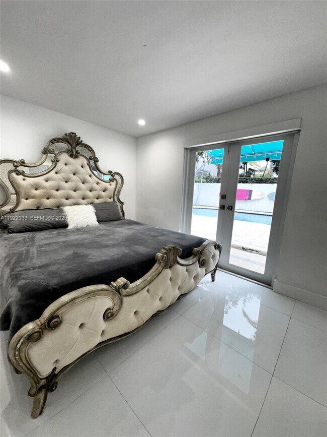 Building Photo - 3470 Sheridan Ave