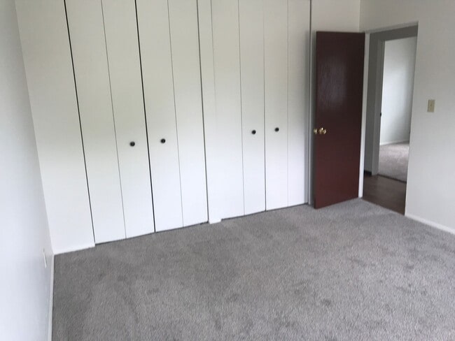 Building Photo - 742 Fairwood Dr