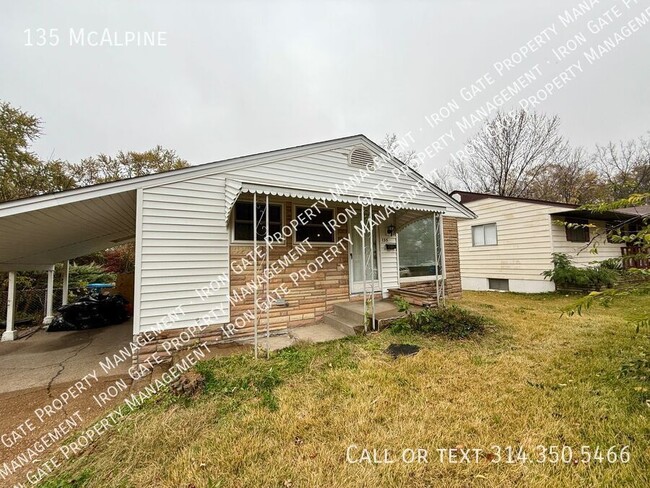 Building Photo - **Modern 3-Bedroom Home with Updated Bathr...