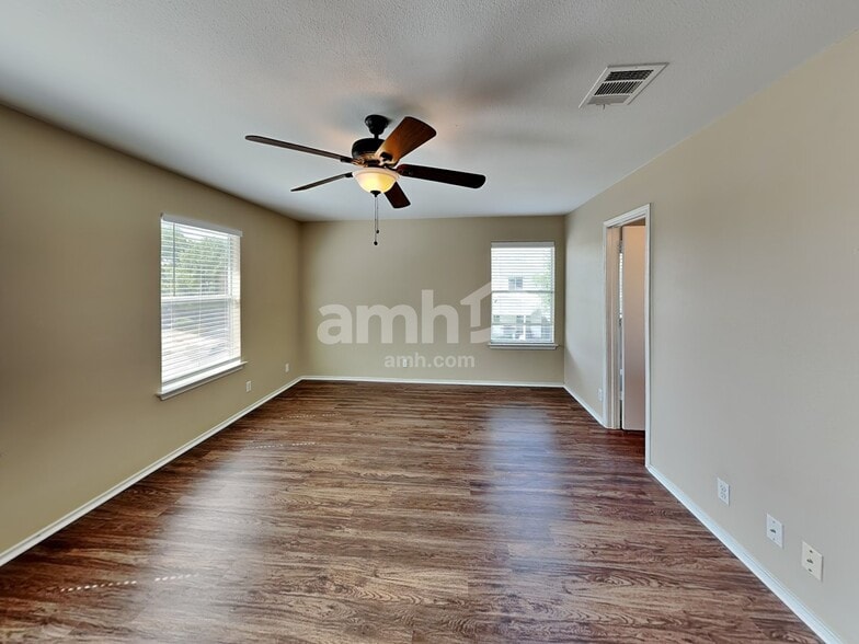 Building Photo - 2417 Elara Dr