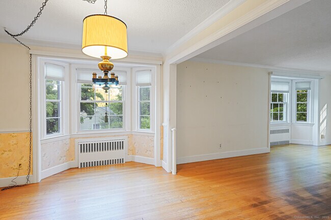 Building Photo - 35 Lakewood Cir N