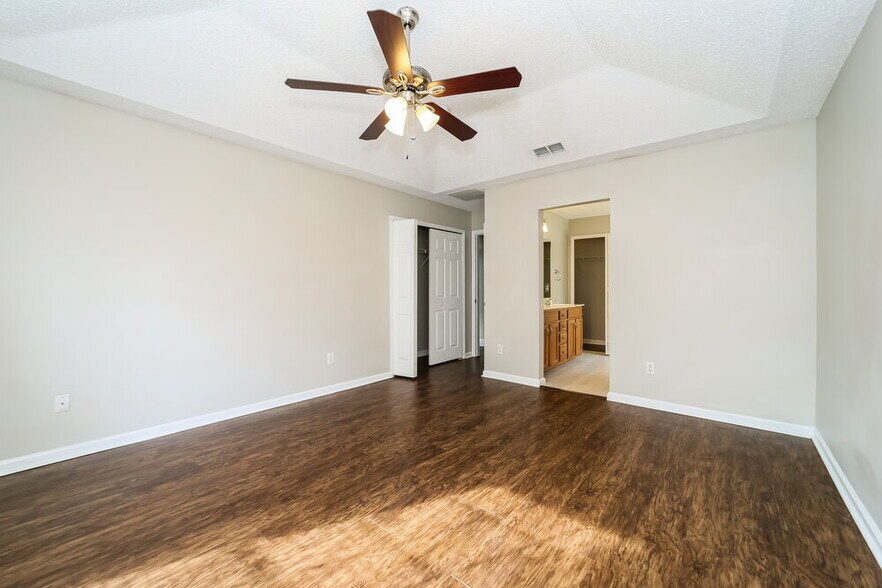 Building Photo - 2631 Creek Ridge Dr