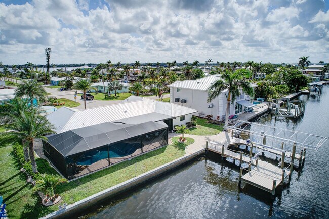 Building Photo - 11599 Island Ave