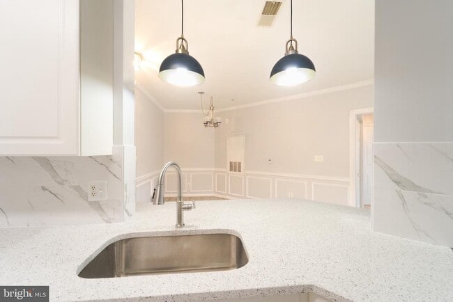 Building Photo - 8183 Carnegie Hall Ct