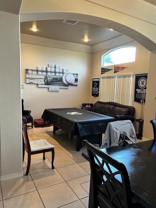 Building Photo - 1031 Los Moros Dr