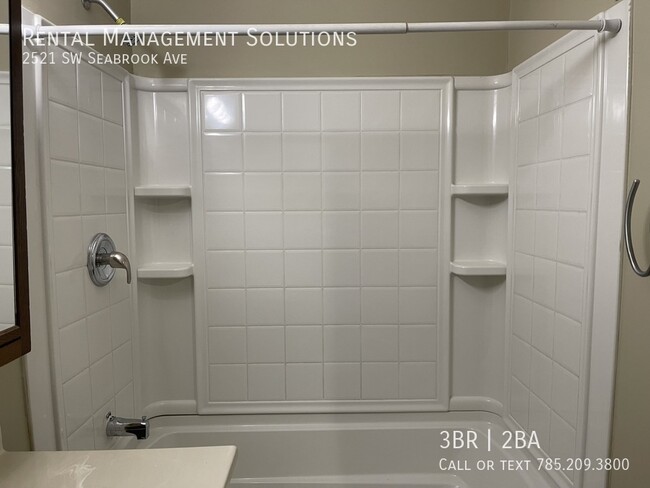 Building Photo - *Near Shunga Trail* 2521 SW Seabrook Ave- ...