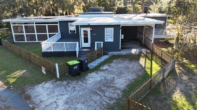 Building Photo - 2103 Wilson Dr