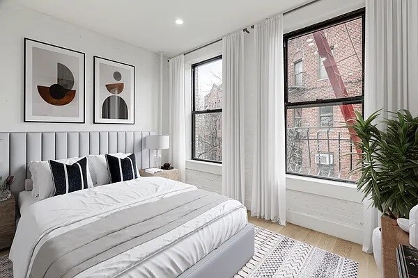 Building Photo - 321 2nd Ave