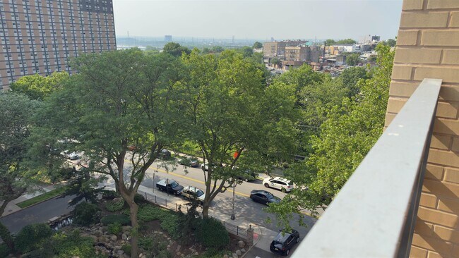 Building Photo - 201 St Pauls Ave