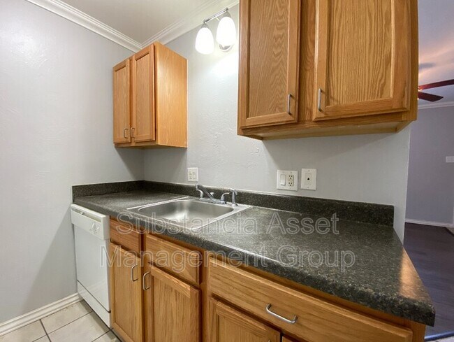 Building Photo - 1433 NW 24th St