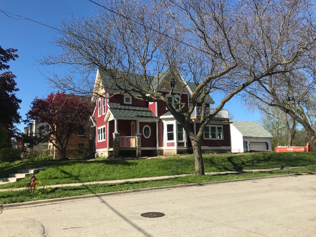 Building Photo - 2204 N Booth St