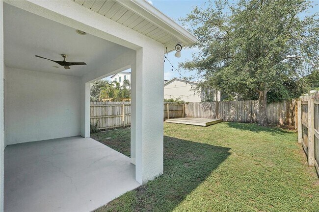 Building Photo - 307 S Arrawana Ave