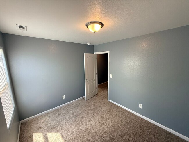 Building Photo - Beautiful Townhome in Charlotte, minutes from the airport