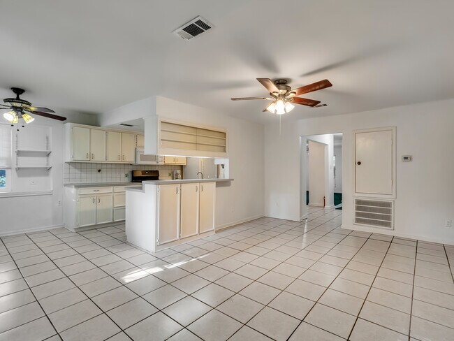 Building Photo - 15443 W Willowwind Cir