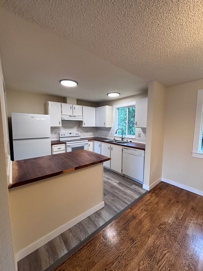 Building Photo - Desired NE Tacoma Community