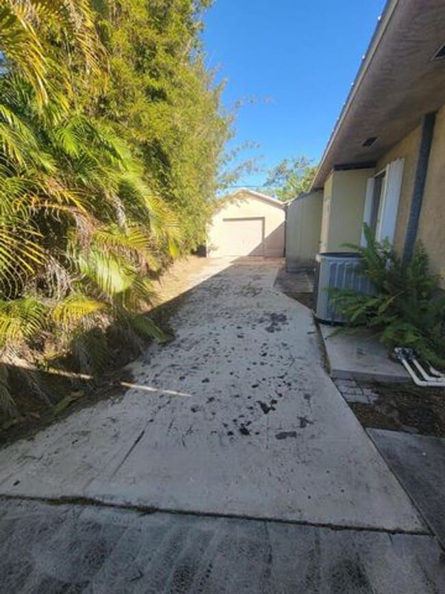 Building Photo - 6223 Allen St