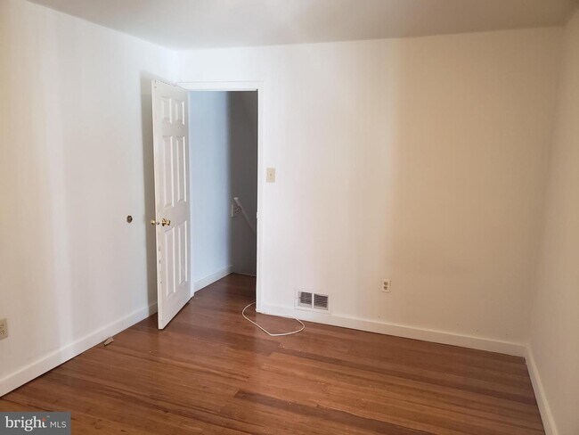 Building Photo - 807 N 15th St