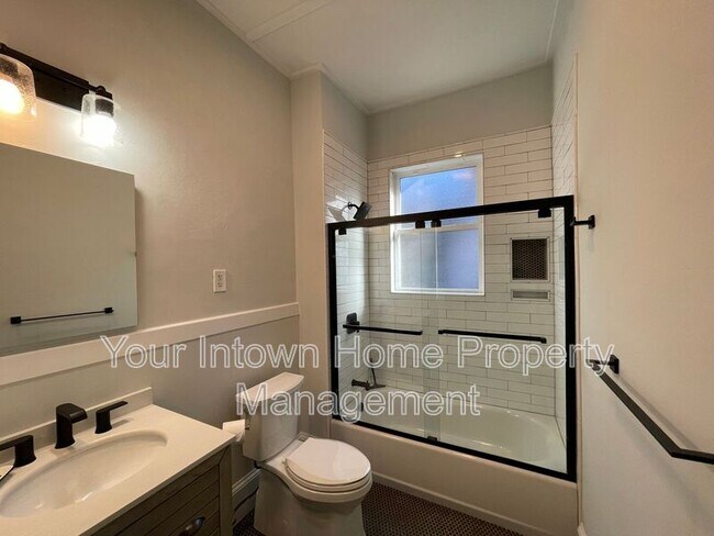 Building Photo - 301 Elmira Pl NE