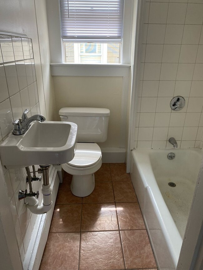 Building Photo - 11 Clark St