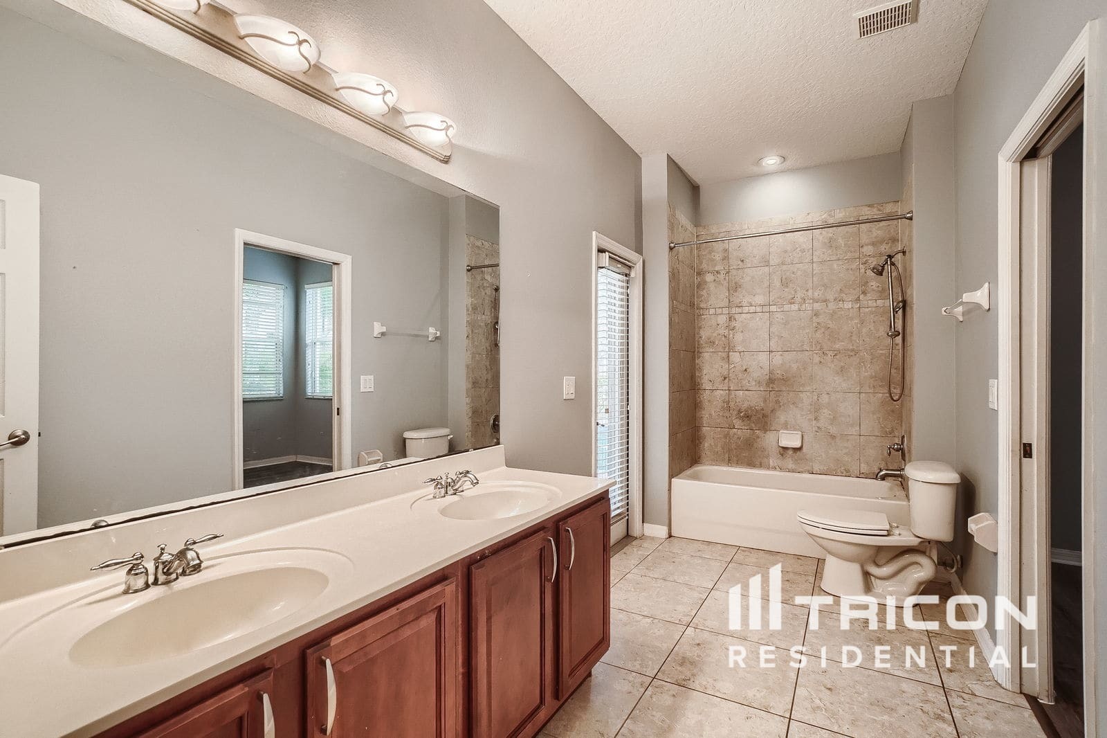Building Photo - 929 Cavan Dr