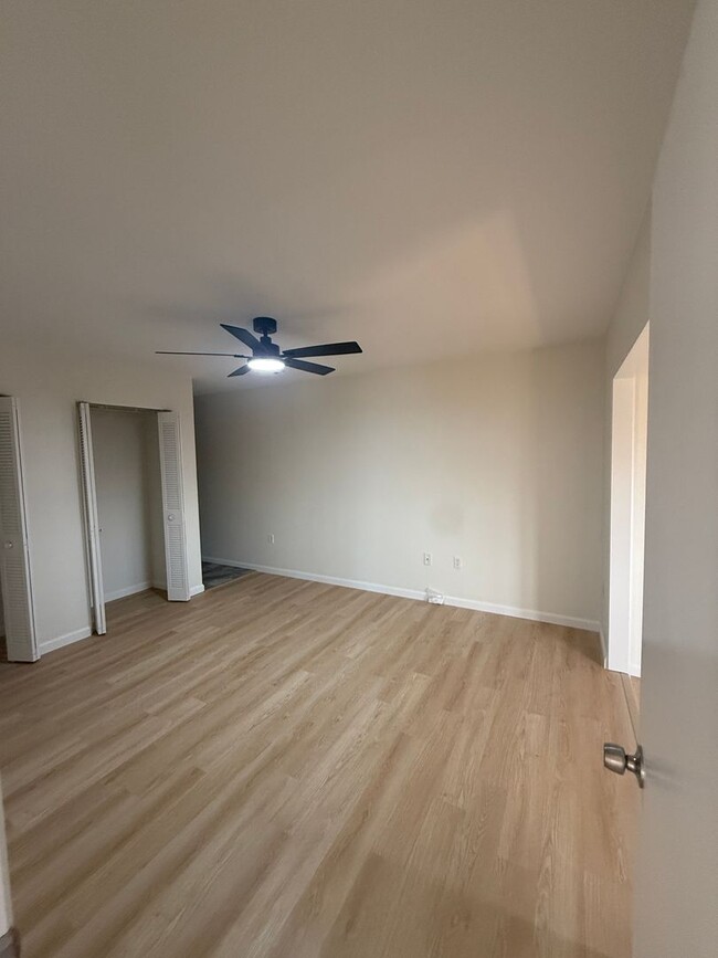 Building Photo - 2 Bed | 2 Bath | Updated Condo | Covered Parking