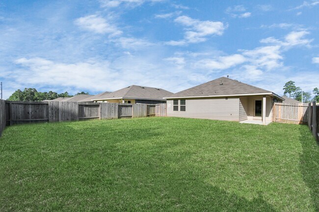 Building Photo - 9847 Laurel Lake Dr